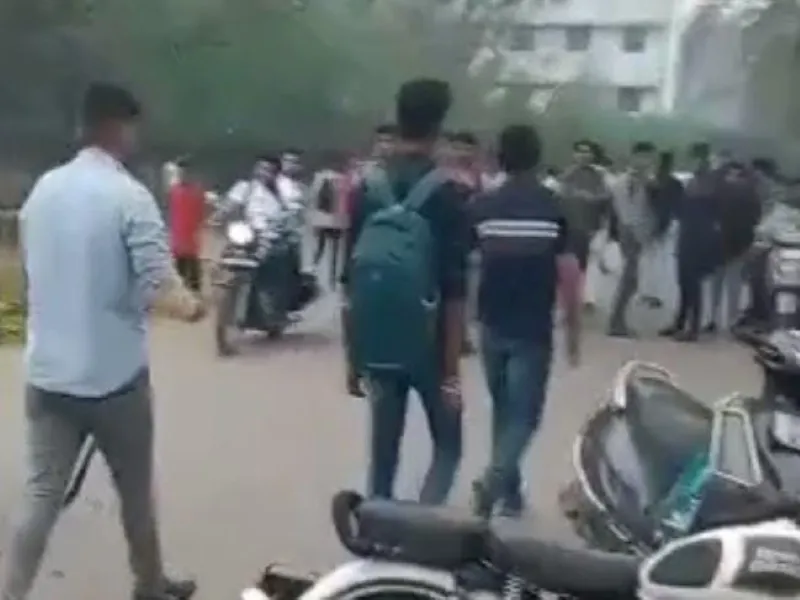 प्रयागराज : हमारे चच्चा अतीक अहमद हैं, हमारा कोई कुछ नहीं बिगाड़ सकता