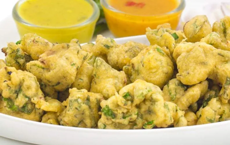 झटपट बनाएं टेस्टी और कम ऑयली पकौड़े, यहां जानें रेसिपी