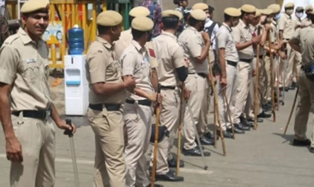 रामनवमी पर जहांगीरपुरी में बड़ी संख्या में लोगों के मार्च निकालने के बाद दिल्ली पुलिस ने बढ़ाई सुरक्षा 