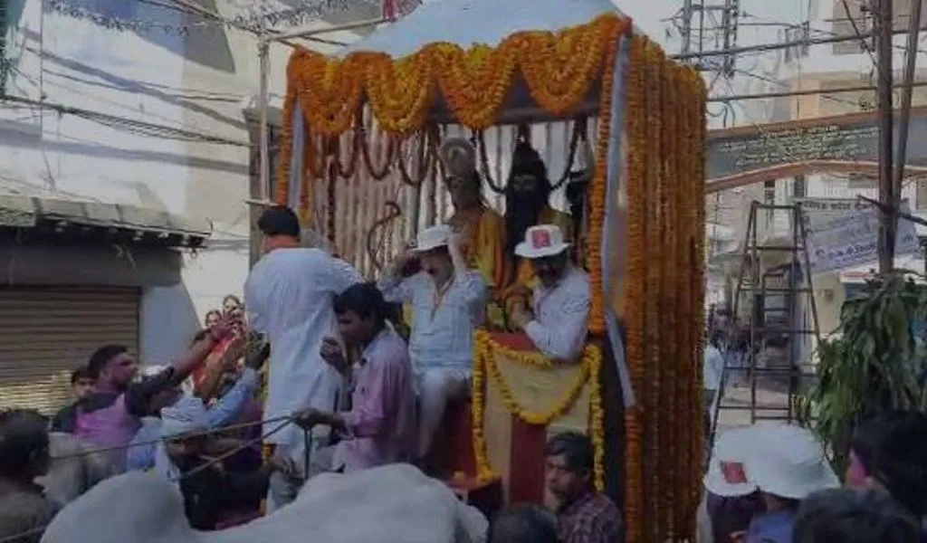 बरेली: बड़ी बमनपुरी से निकली ऐतिहासिक राम बारात, सुरक्षा के पुख्ता इंतजाम