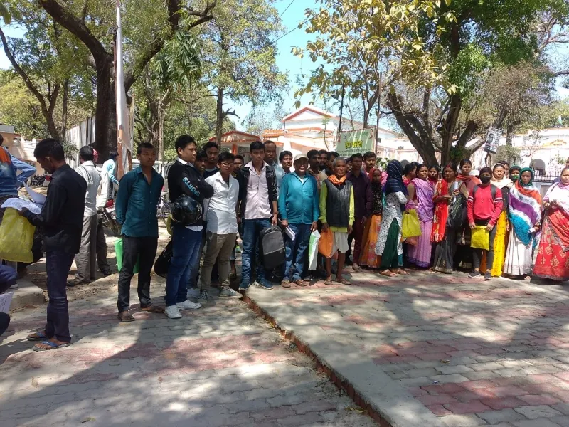 बहराइच : ग्रामीणों का लाखों रूपये लेकर फरार हुई पीसीएल कंपनी