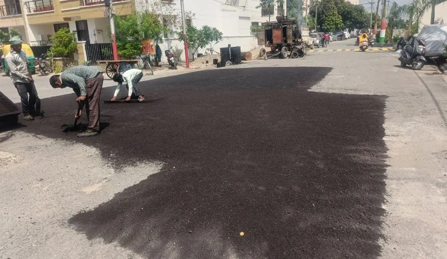 बरेली: मेगा ड्रीम होम्स सोसाइटी ने पेश की अनूठी मिसाल, सड़कों को स्वयं गड्ढा-मुक्त करने का उठाया बीड़ा