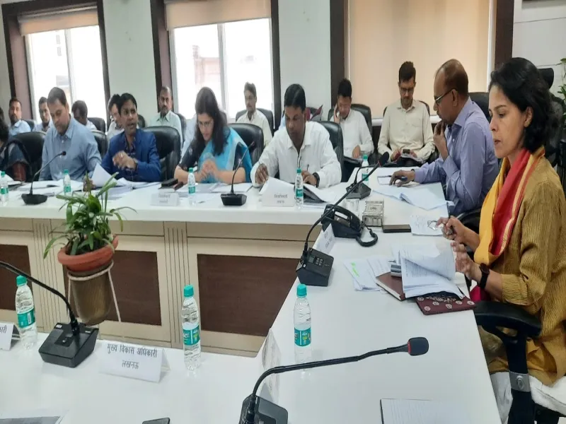 समीक्षा में लखनऊ और उन्नाव की प्रगति मिली खराब 