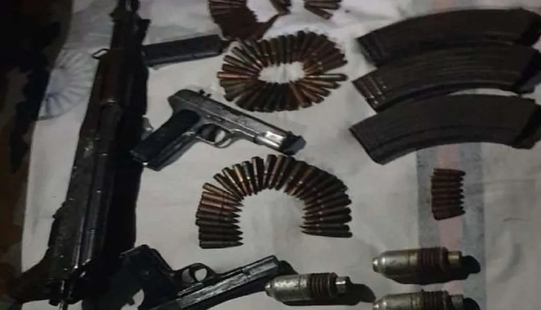 राजौरी में एलओसी के पास हथियार, मादक पदार्थ बरामद, तलाशी अभियान जारी 