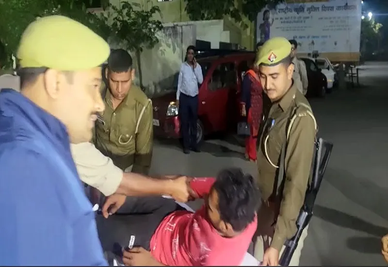 मुरादाबाद : मुठभेड़ में 25 हजार के इनामी बदमाश के पैर में लगी गोली, एक पुलिस कर्मी भी घायल