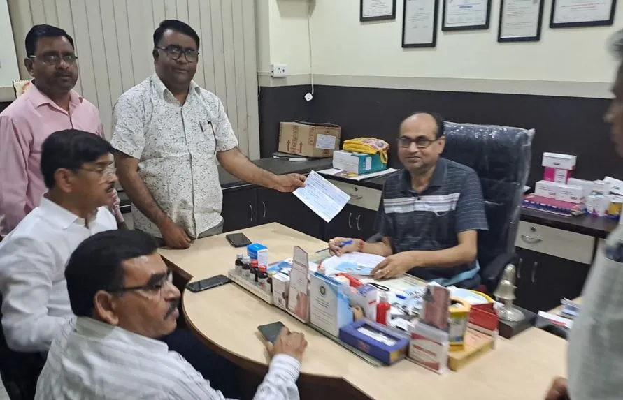 शाहजहांपुर: टैक्स जमा न करने में इंडिया होटल के चार कमरे सील, साढ़े पांच लाख की वसूली