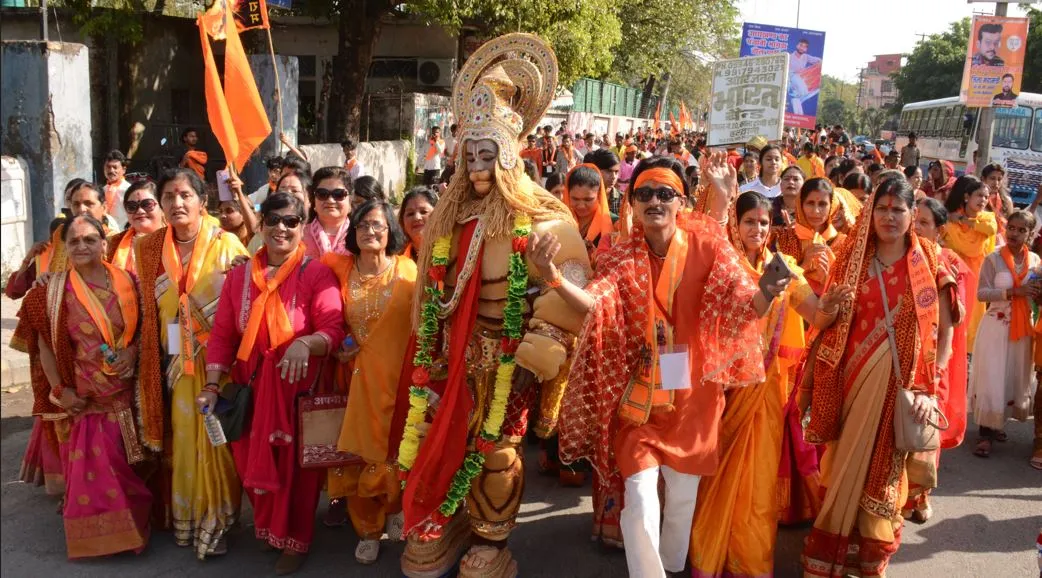 हल्द्वानीः रामनवमी पर श्रीराम के जयकारों के साथ निकली भव्य शोभा यात्रा, हजारों श्रद्धालु हुए शामिल 