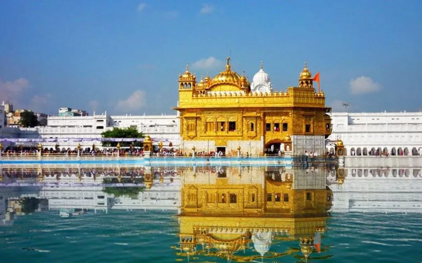 सचखंड श्री हरमंदिर साहिब में लगे सोने की धुलाई का काम शुरू
