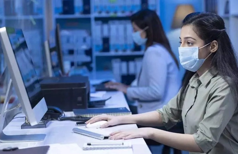 ‘हाइब्रिड’ कार्य संस्कृति के बावजूद 78% भारतीय पेशेवरों को दफ्तर जाना पसंद: सर्वे 