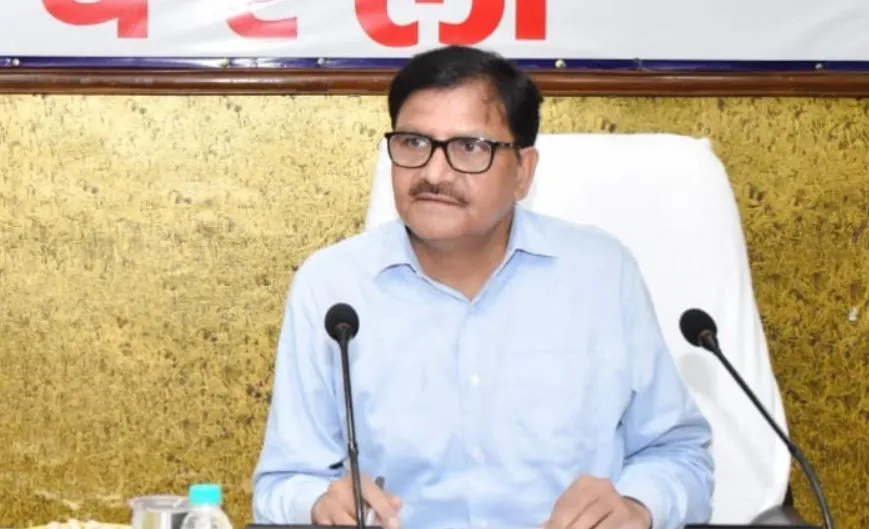 बरेली: मुख्यमंत्री हेल्पलाइन नंबर में शिकायतें अधिक लंबित, तहसीलदार सुधार लाएं- डीएम 