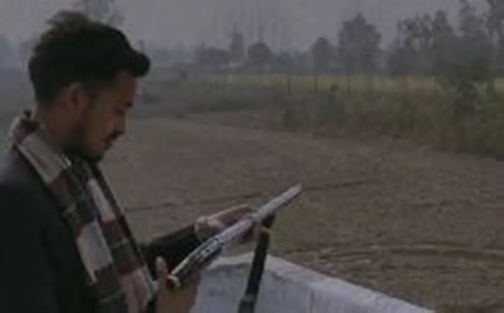 बरेली: स्कूल की ड्रेस में युवक का फायर करते हुए वीडियो वायरल, जांच में जुटी पुलिस 