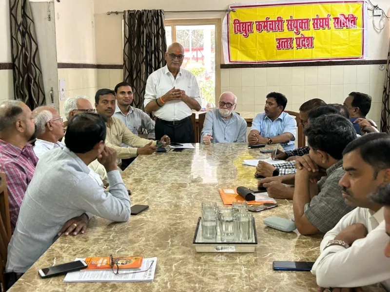 लखनऊ : बिजलीकर्मी मशाल जुलूस निकालकर जतायेंगे विरोध