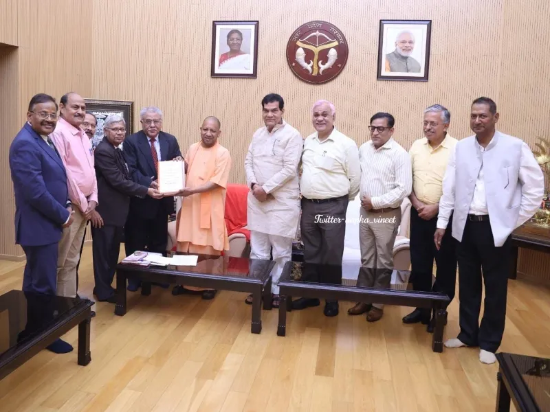 पिछड़ा वर्ग आयोग ने सीएम योगी को सौंपी 350 पेज की सर्वे रिपोर्ट, नगर निकाय चुनाव का रास्ता साफ