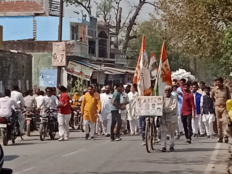 अयोध्या : हाथ जोड़ो अभियान को लेकर कांग्रेस कार्यकर्ताओं ने की पदयात्रा 