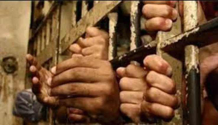 बरेली: चंडीगढ़ एक्सप्रेस की पेंट्रीकार का स्टाफ आरपीएफ सिपाही से भिड़ा, मैनेजर समेत पांच हिरासत में 