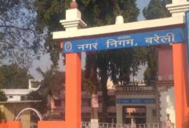 बरेली: डूडा को मिला बजट, सड़क नगर निगम ने बना डाली