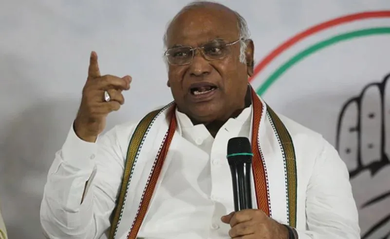 लालू परिवार पर ईडी-सीबीआई की कार्रवाई तानाशाही: खड़गे 