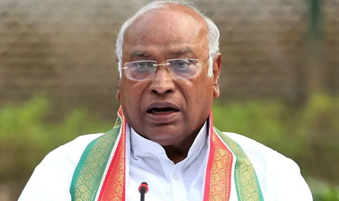 राहुल के खिलाफ द्रुत गति से हो रही प्रतिशोध की कार्रवाई: मल्लिकार्जुन खड़गे 