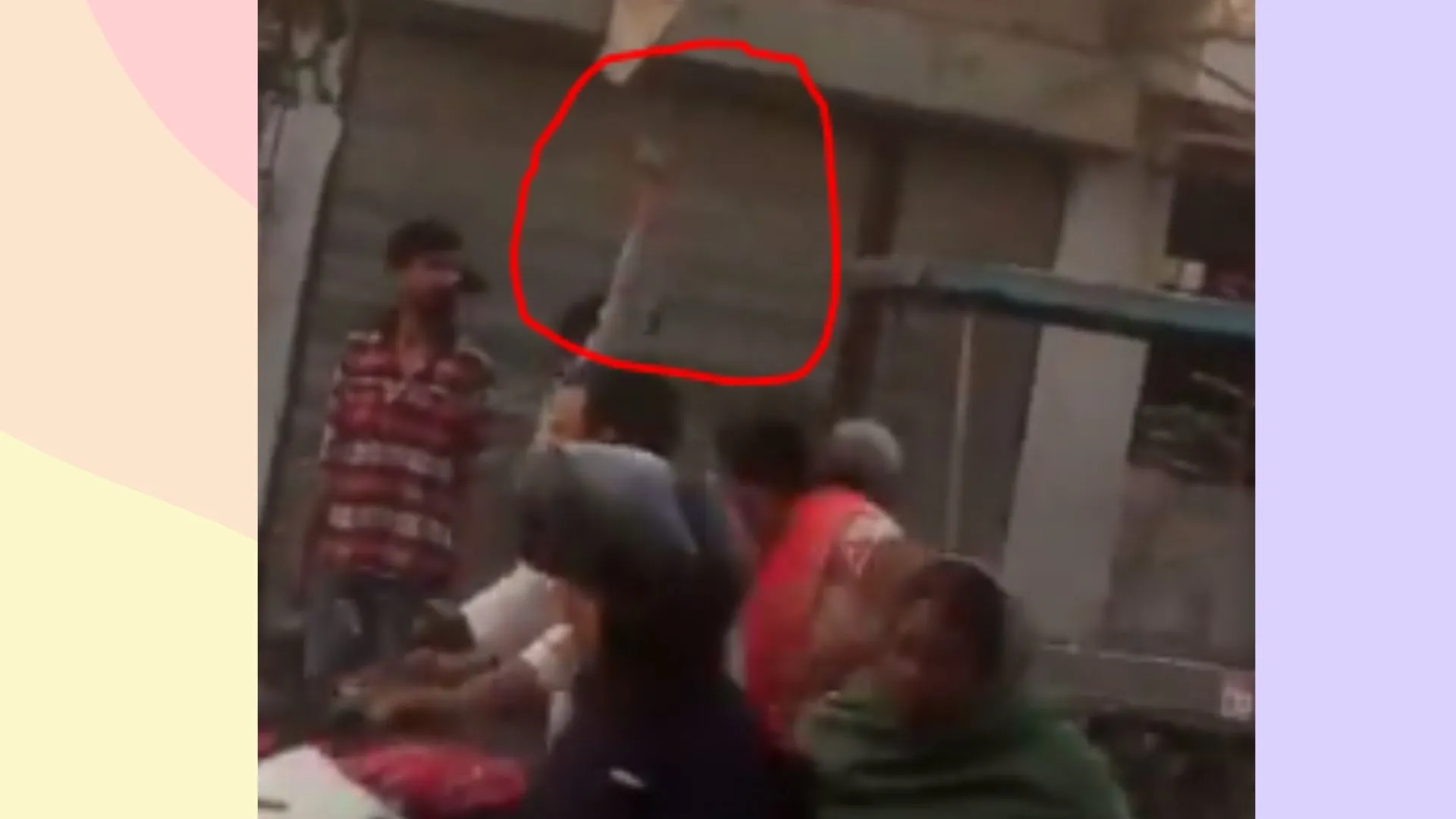 बरेली : खुलेआम हवाई फायरिंग करता दिखा युवक, इलाके में हड़कंप, Video Viral