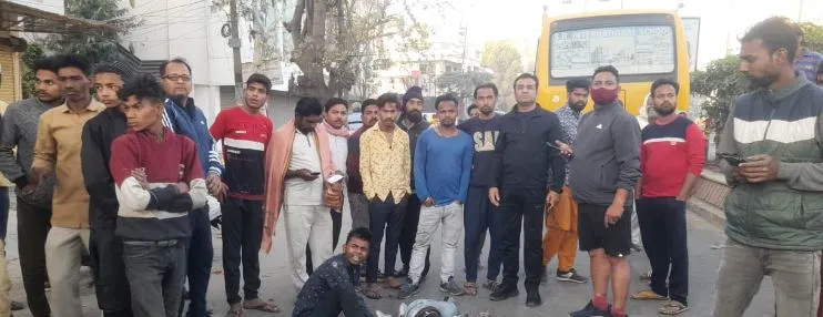 बरेली : हाईस्कूल की परीक्षा देने जा रहे स्कूटी सवारों को बस ने मारी टक्कर, एक छात्र की मौत, दूसरा घायल