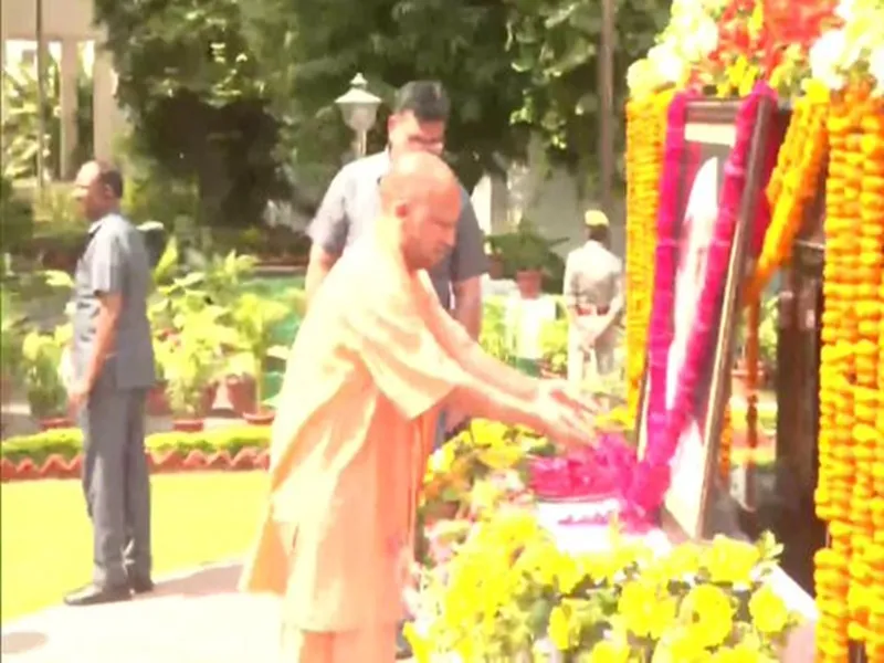 Hemwati Nandan Bahuguna: हेमवती नंदन को उनकी जयंती पर सीएम योगी ने किया याद, अर्पित की श्रद्धांजलि