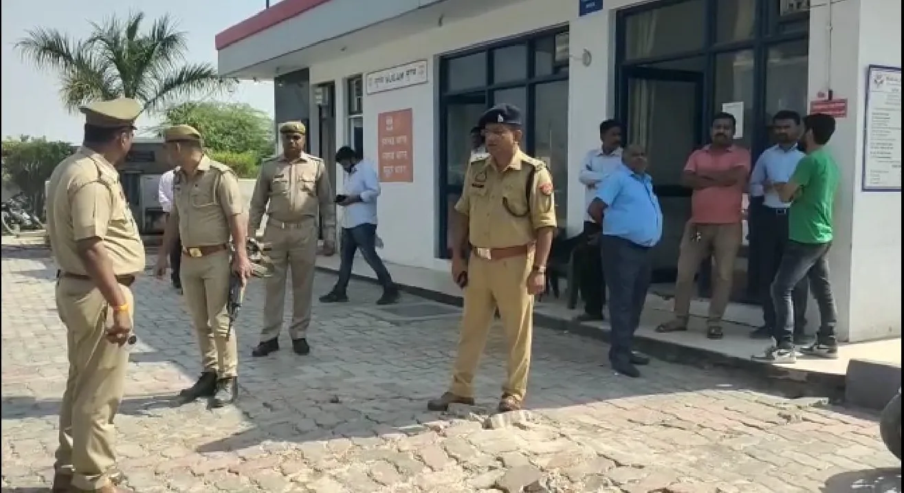 उन्नाव: लखनऊ-कानपुर हाइवे पर नकाबपोश बदमाशों ने तमंचा लगा पेट्रोल पंप कर्मियों से लाखों की लूट