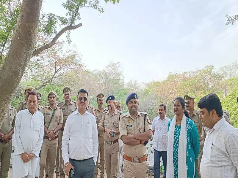 बहराइच: जिलाधिकारी और पुलिस अधीक्षक ने ईदगाह का किया निरीक्षण, सुरक्षा के दिए निर्देश