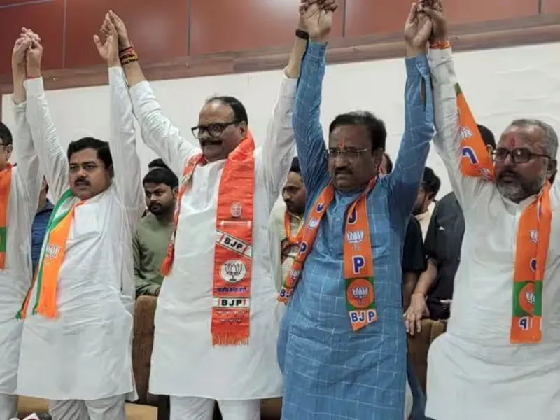 निकाय चुनाव से पहले शिवपाल के करीबी अजय त्रिपाठी अपने समर्थकों के साथ भाजपा में हुए शामिल 