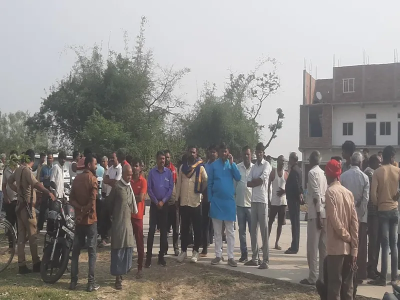 अंबेडकरनगर: मामूली विवाद में मनबढ़ ने भीड़ पर चढ़ा दी पिकअप, दो की मौत, छह अन्य घायल