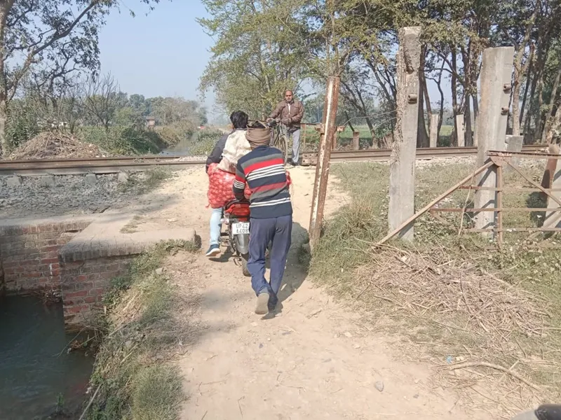 अयोध्या: एक नहीं कई बड़ी समस्याओं से घिरी है यह नगर पंचायत, न रेलवे फाटक ही बन सका, न तमसा नदी पर पुल 