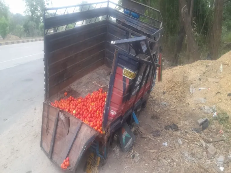 बाराबंकी: मार्ग दुर्घटना में एक किसान की मौत, चार घायल