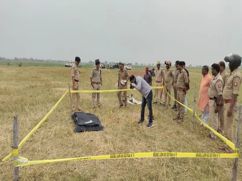 बस्ती: खेत में किशोर का सिर कटा शव मिलने से इलाके में  हड़कंप, जांच में जुटी पुलिस