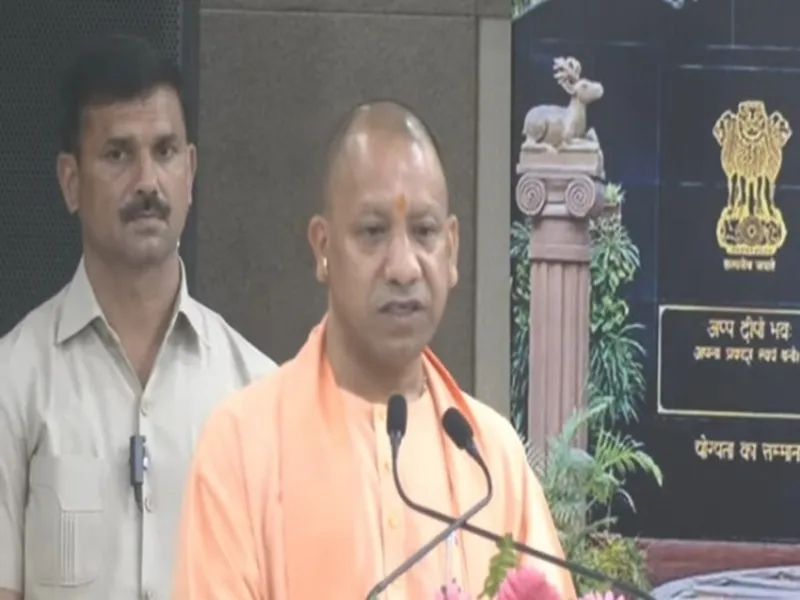 सपा, बसपा ने युवाओं के हाथ में दिया तमंचा, भाजपा ने टैबलेट, महराजगंज में बोले सीएम योगी 