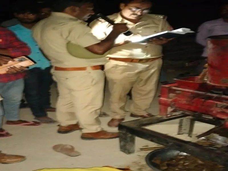 अयोध्या: ट्रैक्टर चलित तेल कोल्हू के साफ्ट में फंस कर किशोर की मौत