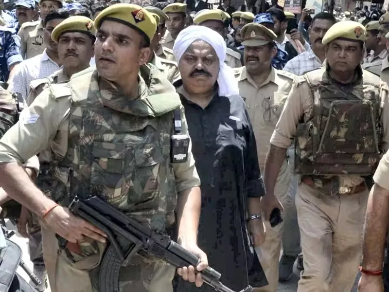 बड़ा खुलासा! माफिया अतीक से पहले भी मिला चुका था शूटर लवलेश, ज्वाइन करना चाहता था गैंग! जानें फिर क्या हुआ 