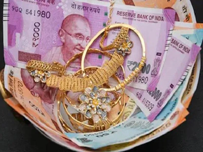 सुलतानपुर: कमरे में बंद कर महिला के उड़ाए आभूषण व नकदी, सूचना पर पहुंची पुलिस जांच में जुटी 