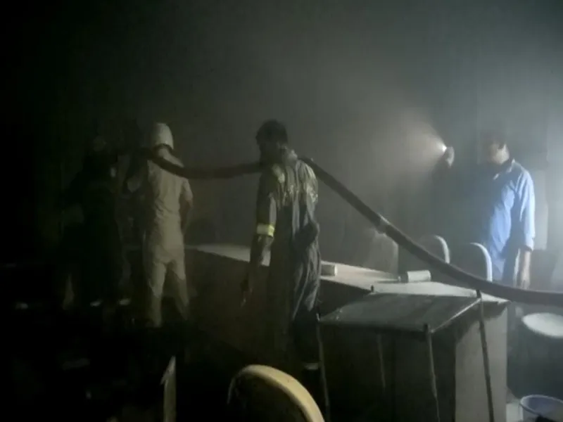 कानपुर: हैलट के जच्चा-बच्चा चिकित्सालय में लगी भीषण आग, एक स्थान से दूसरे स्थान शिफ्ट किए गए मरीज