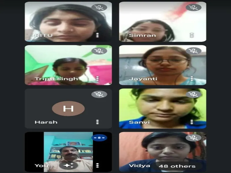 अयोध्या: खाकी वाले गुरू जी ने छात्राओं को दिए आत्मरक्षा के टिप्स 