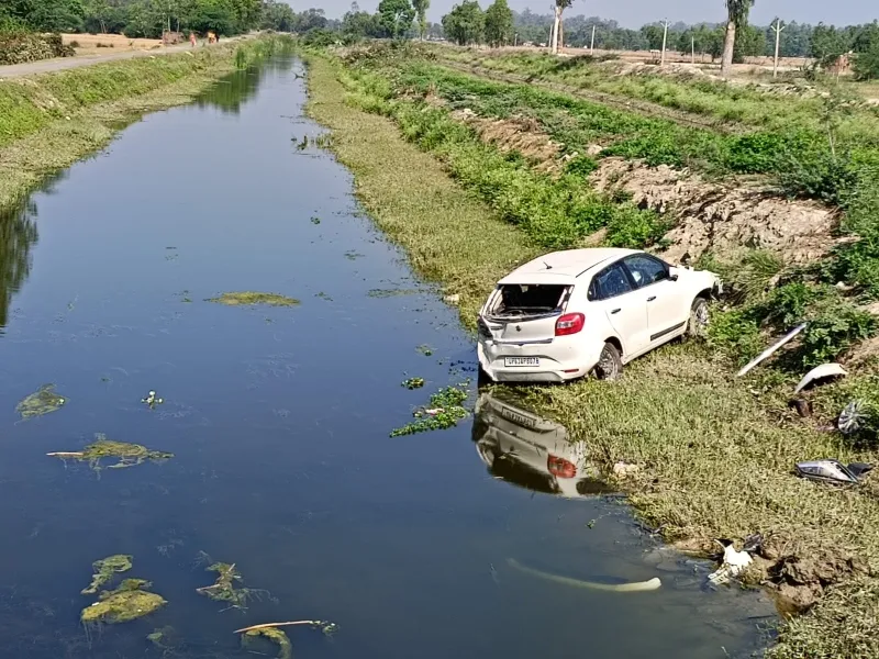 रायबरेली: ट्रक की टक्कर से नहर में गिरी कार, तीन घायल