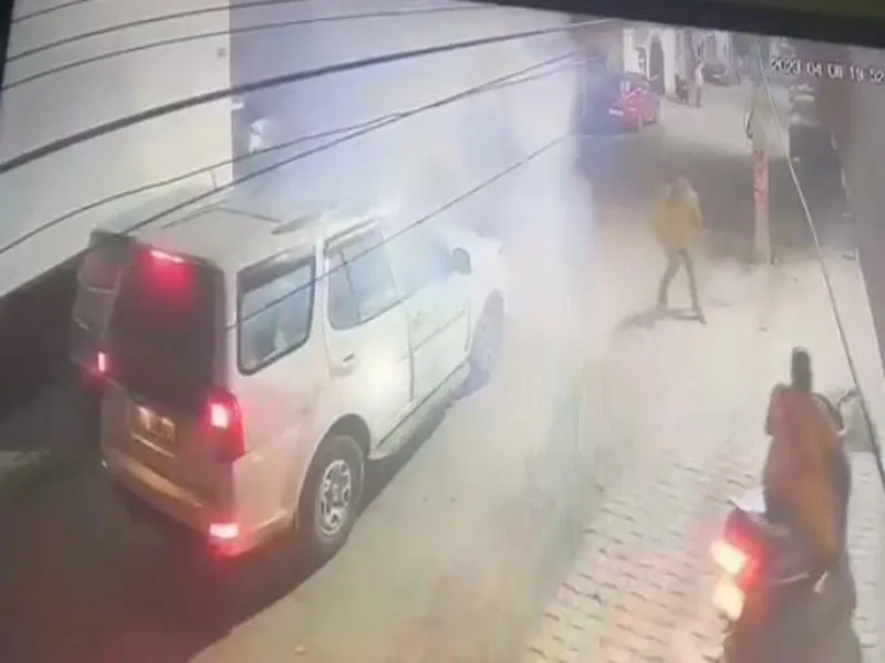 फिर बम के धमाकों से दहला प्रयागराज, भाजपा महिला नेता का बेटा था निशाना - देखें Video