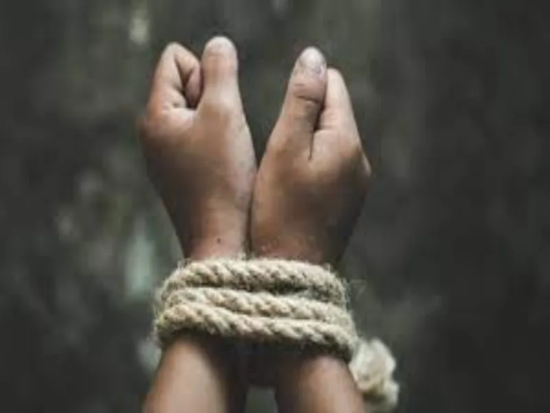 अयोध्या: त्रिपुंडधारी युवक पर बच्चा चोरी के प्रयास का आरोप, होते-होते बचा बवाल