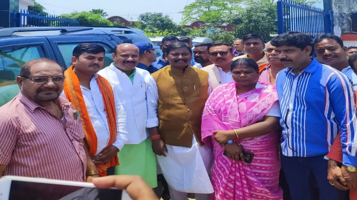जमशेदपुर हिंसा पर अर्जुन मुंडा ने कहा : भाजपा नेताओं की गिरफ्तारी राजनीति से प्रेरित 