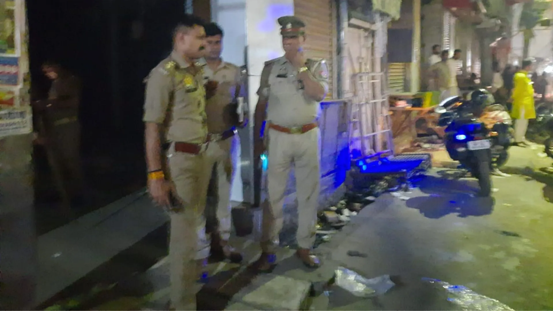 बरेली : लेनदेन के विवाद में सैलानी मार्केट में देर रात तड़तड़ाई गोलियां, एक युवक गंभीर रूप से घायल 