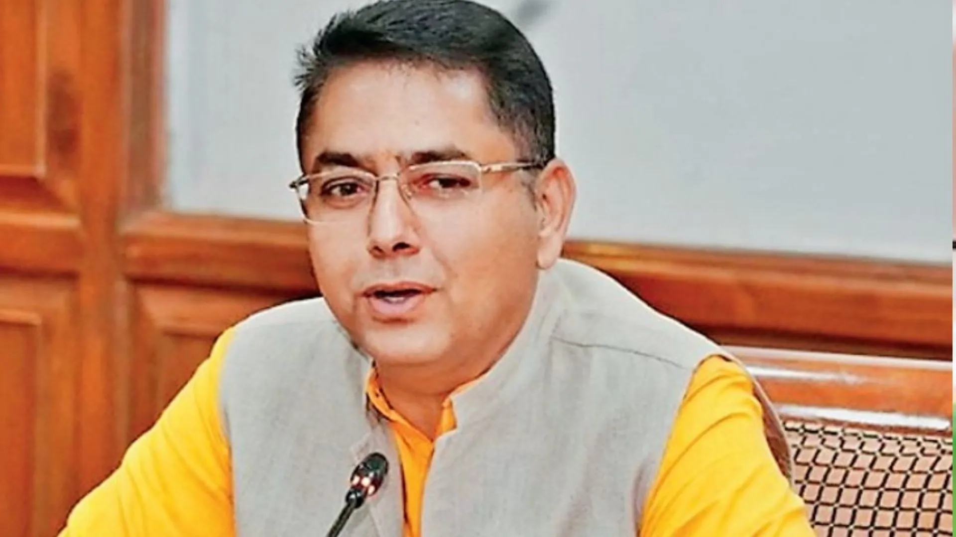 सेवाओं में देरी, अनावश्यक दस्तावेज़ मांगने,अनुचित ऐतराज़ लगाने पर होगी कार्रवाई: मंत्री अमन अरोड़ा 