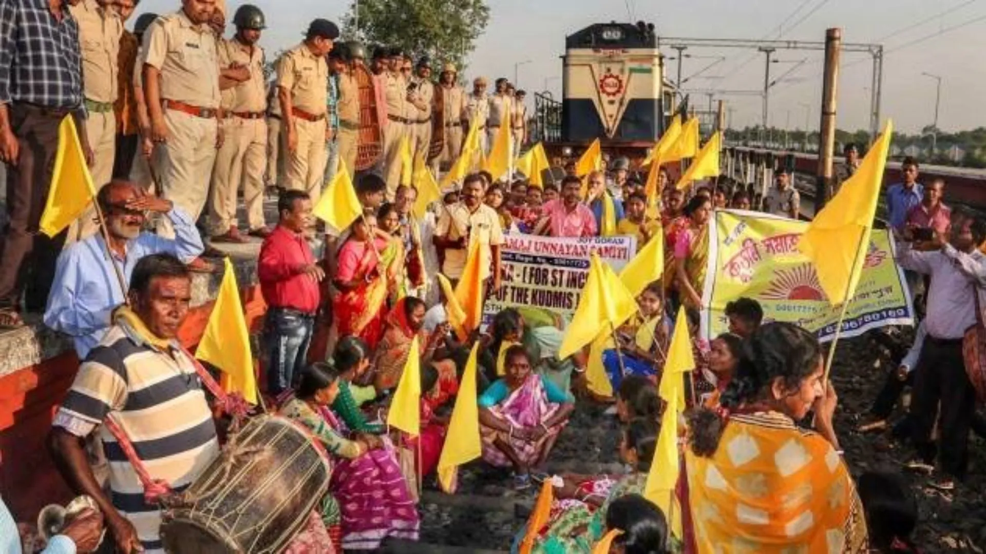 पश्चिम बंगाल : एसटी दर्जे की मांग को लेकर कुर्मी समाज का आंदोलन छठे दिन भी जारी 