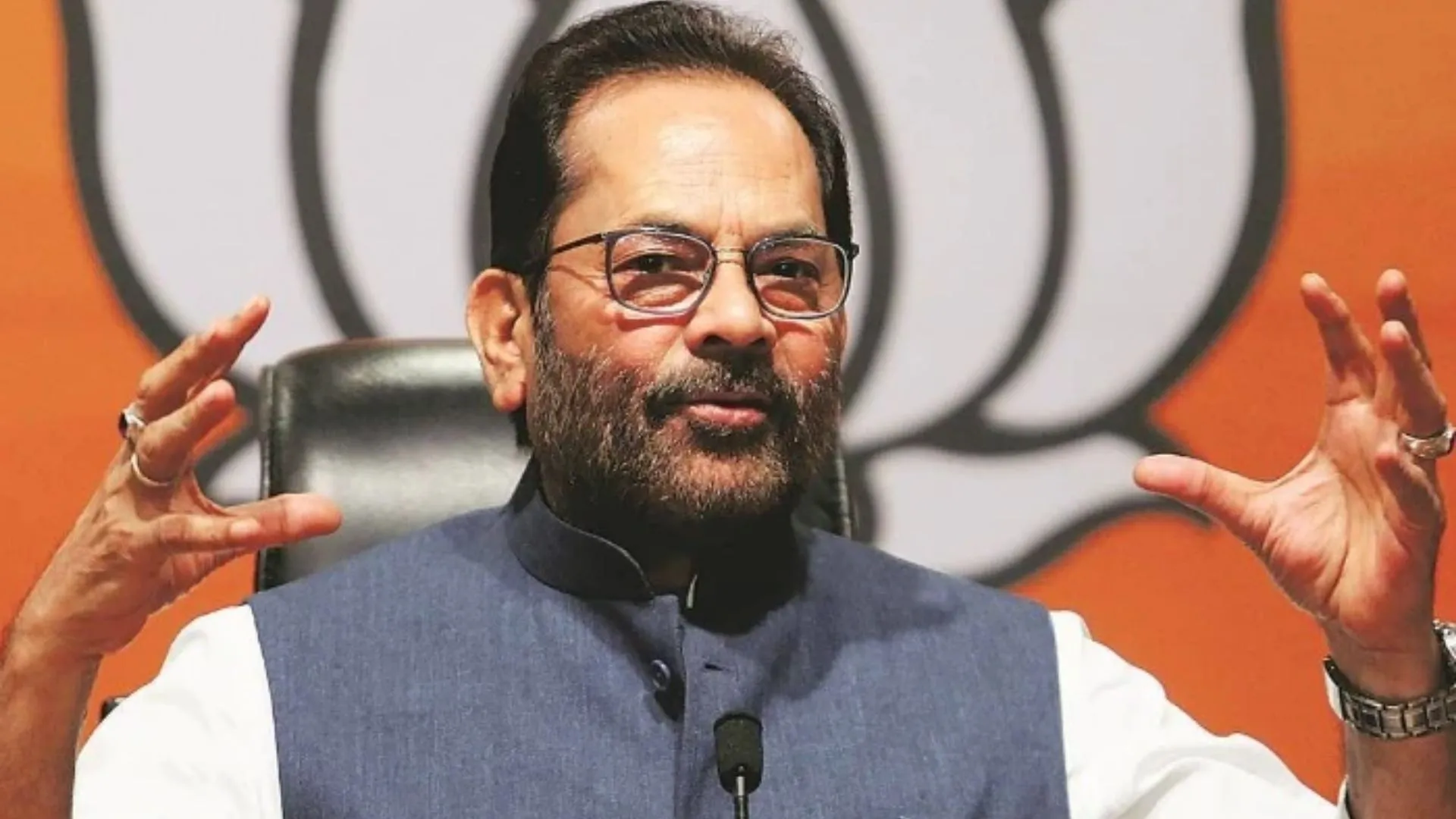 हिंसा पर बोले नकवी- दंगाइयों पर कार्रवाई करने में बंगले झांकने वाले लोग योगी आदित्यनाथ से सीखें