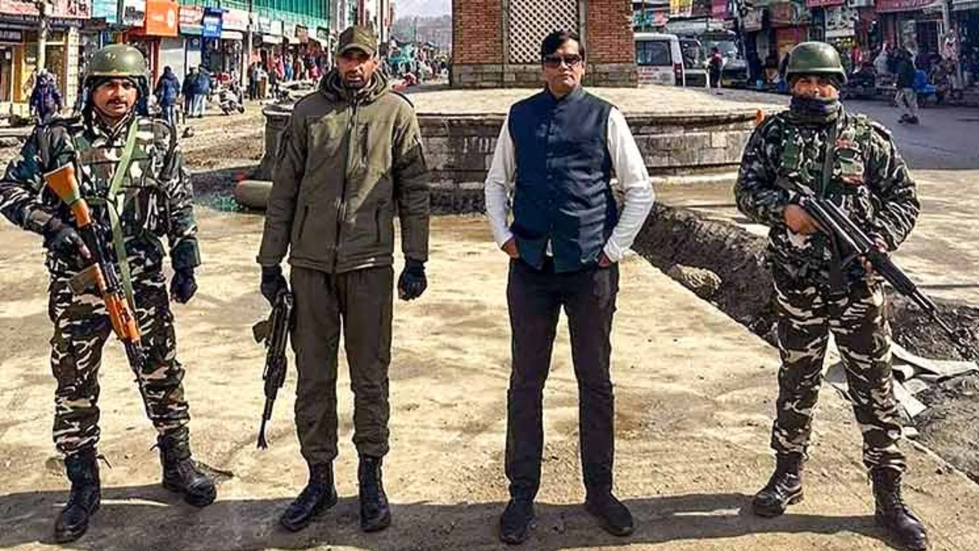 गुजरात पुलिस ठग किरण पटेल को जम्मू-कश्मीर से अहमदाबाद लेकर आई, खुद को बताता था PMO का वरिष्ठ अधिकारी 