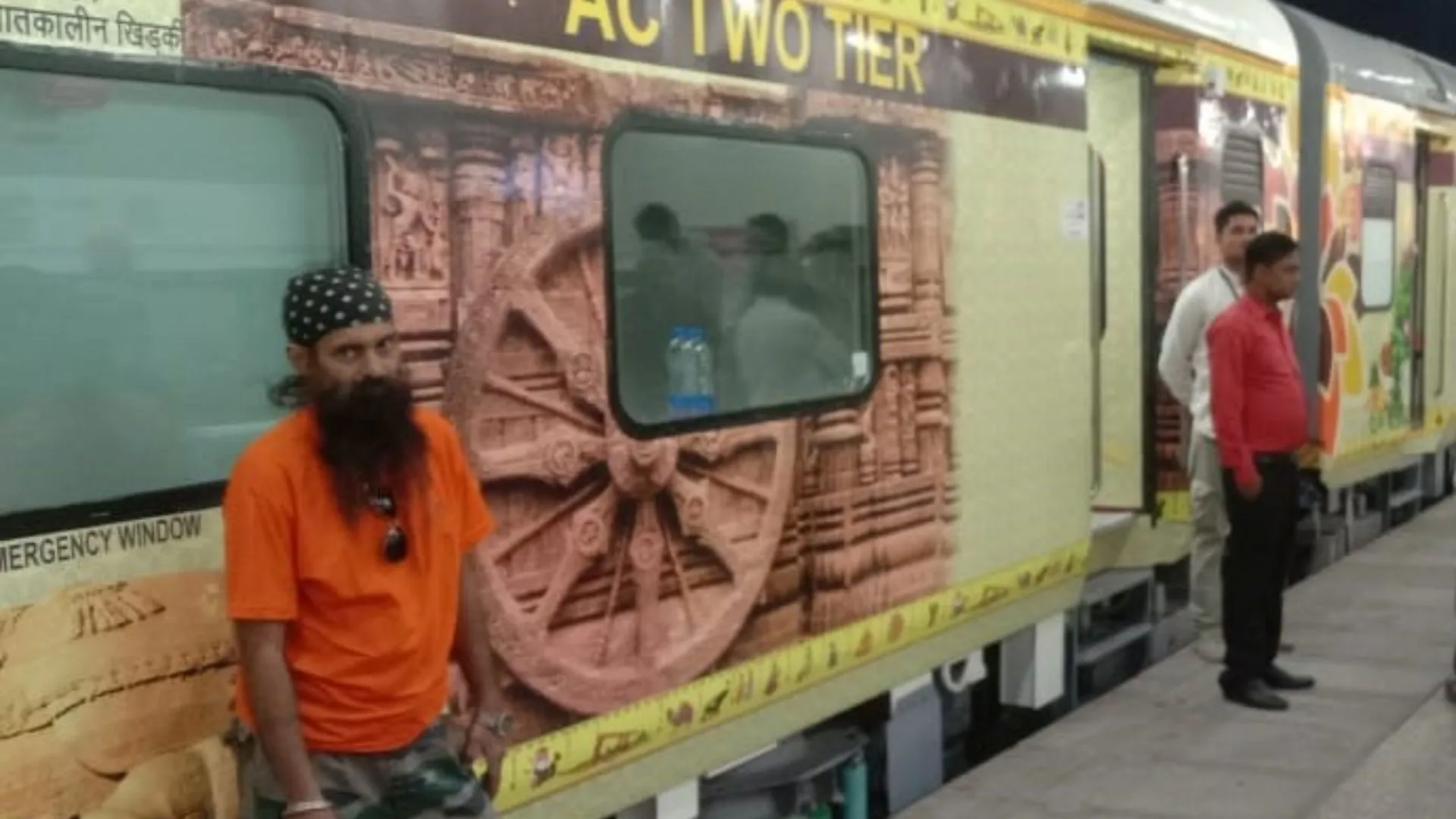 पीलीभीत में आधे घंटे पहले ही पहुंच गई गौरव यात्रा ट्रेन, तीन यात्री हुए सवार