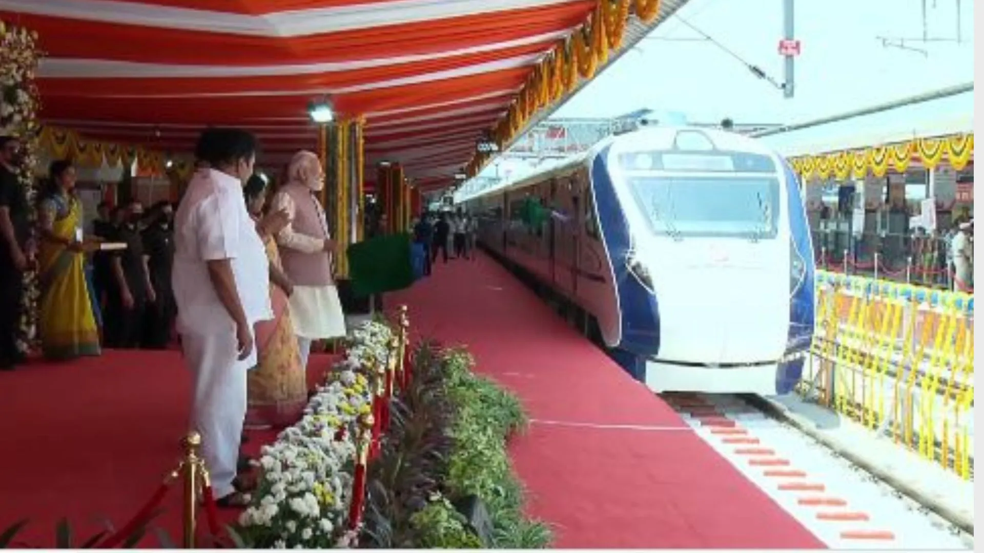 PM मोदी ने हैदराबाद में वंदे भारत एक्सप्रेस को दिखाई हरी झंडी, सिकंदराबाद- तिरुपति के बीच तीन घंटे बचाएगी ट्रेन  