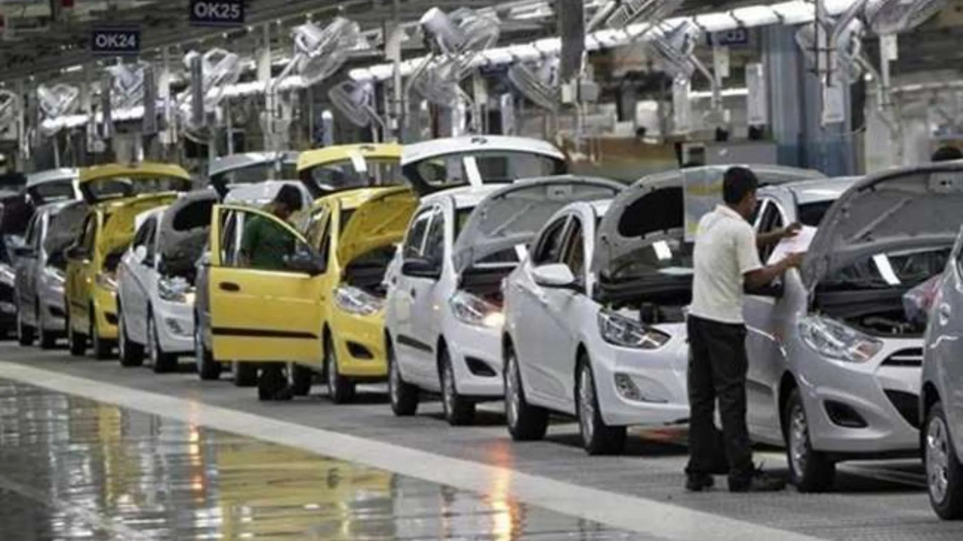 बेमौसम बारिश और ऊंची ब्याज दर से वाहन उद्योग की वृद्धि पर पड़ सकता है असर 